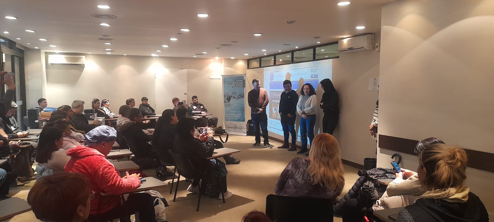 Visita de estudiantes a la UNMa - CENS 451 y 452 Lomas de Zamora y CENS 452 y 453 de Lanús.